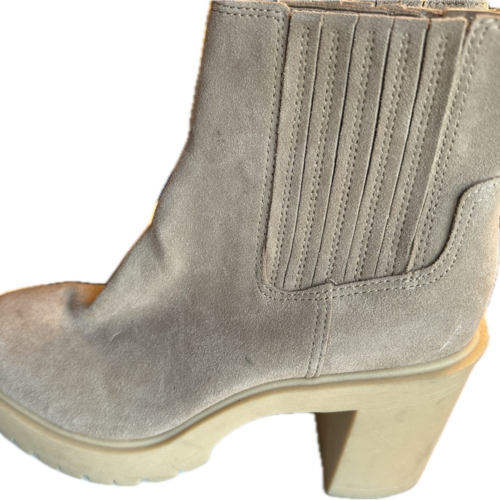 Dolce Vita Beige Suede Women's Ankle Boots size 11